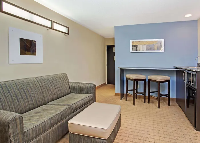Brooksville Hotels